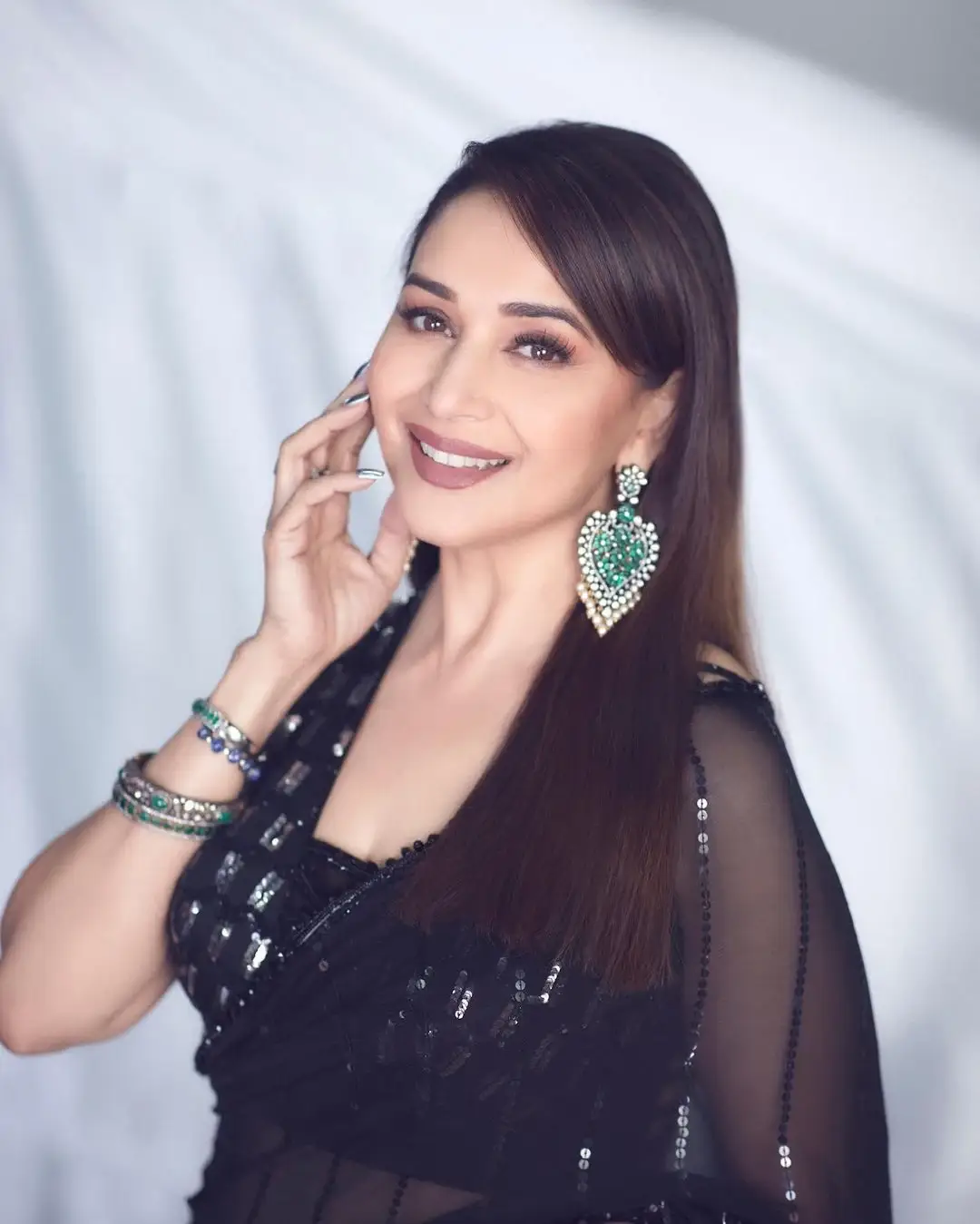 INDIAN ACTRESS MADHURI DIXIT IN TRADITIONAL BLACK SAREE 2